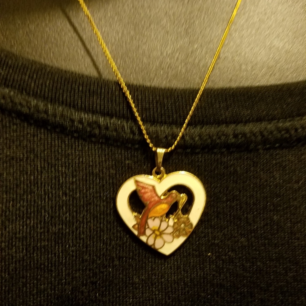 1980s Vintage cloisonne heart shaped necklace